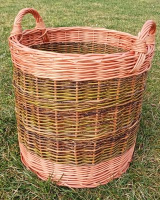 Vyzkoušel jsem novou kombinaci čerstvého a loupaného proutí. Co na něj říkáte? Velikost koše 50 x 55 cm a nejdete ho zde:...